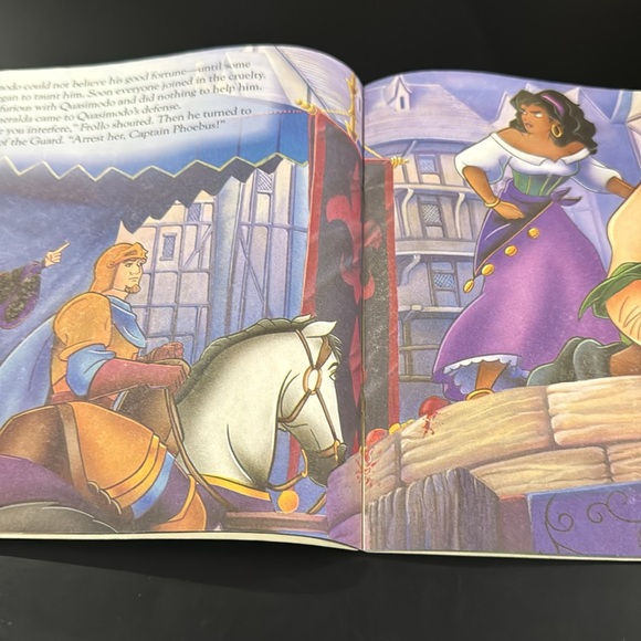 Disney’s The Hunchback of Notre Dame - Softcover Children’s Book - Picture 5 of 9